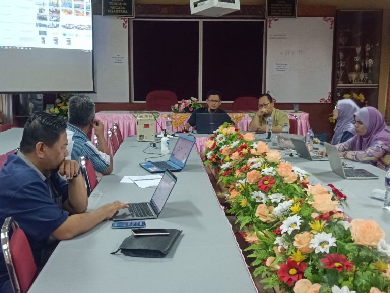 Taklimat Pengurusan e-RPH SMK Serting Hilir Kompleks bersama Encik Mohd Rasul Bin Abdul Rahim